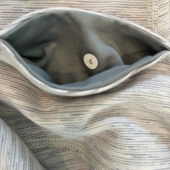 Lululemon Wunder Under Crop Sz 6 - Picture 4 of 6